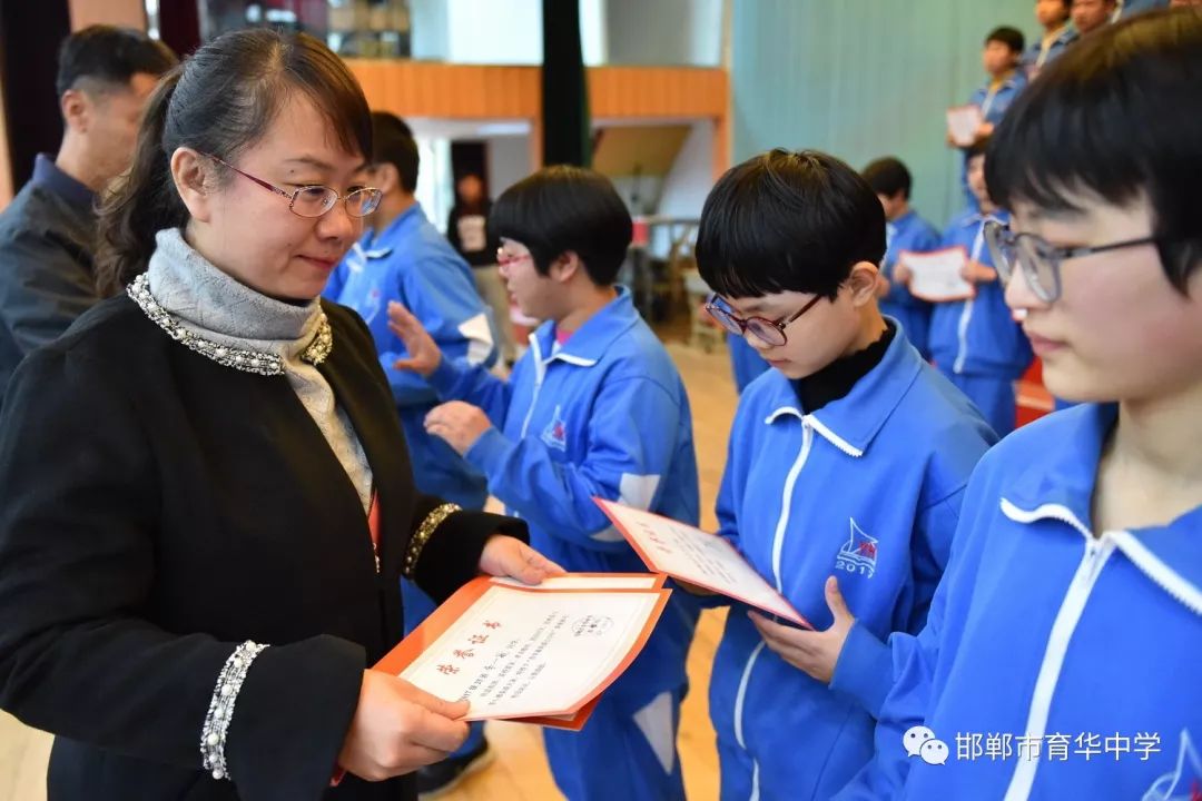 播种爱心之花收获最美青春邯郸市育华中学集体班会最美少年暨10月爱心