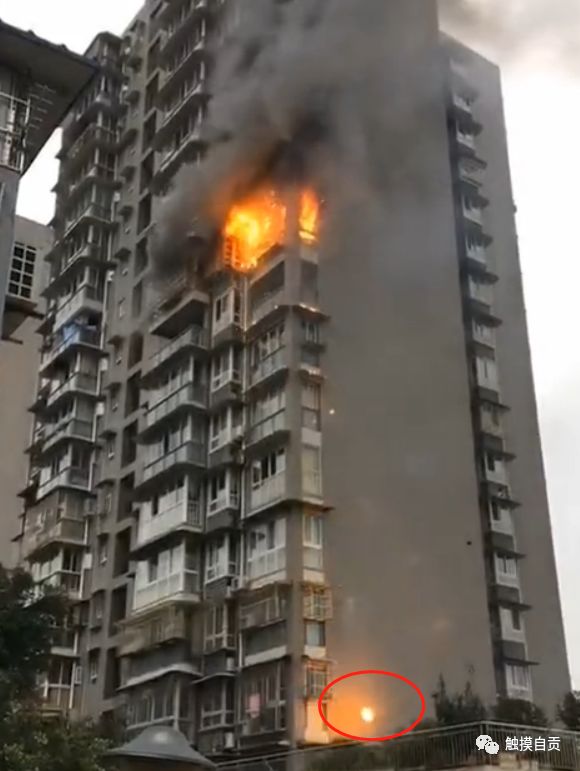 吓人自贡黄荆湾小区一家住户突发火灾火势凶猛