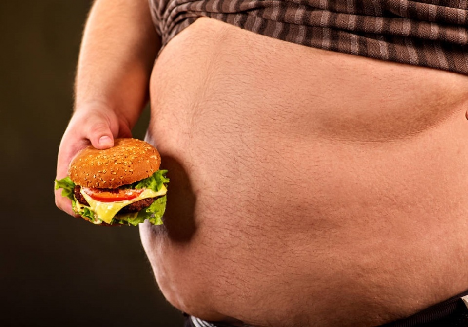 中年发福胖肚子,当心脂肪肝!如何做才能避免成为中年油腻大叔?