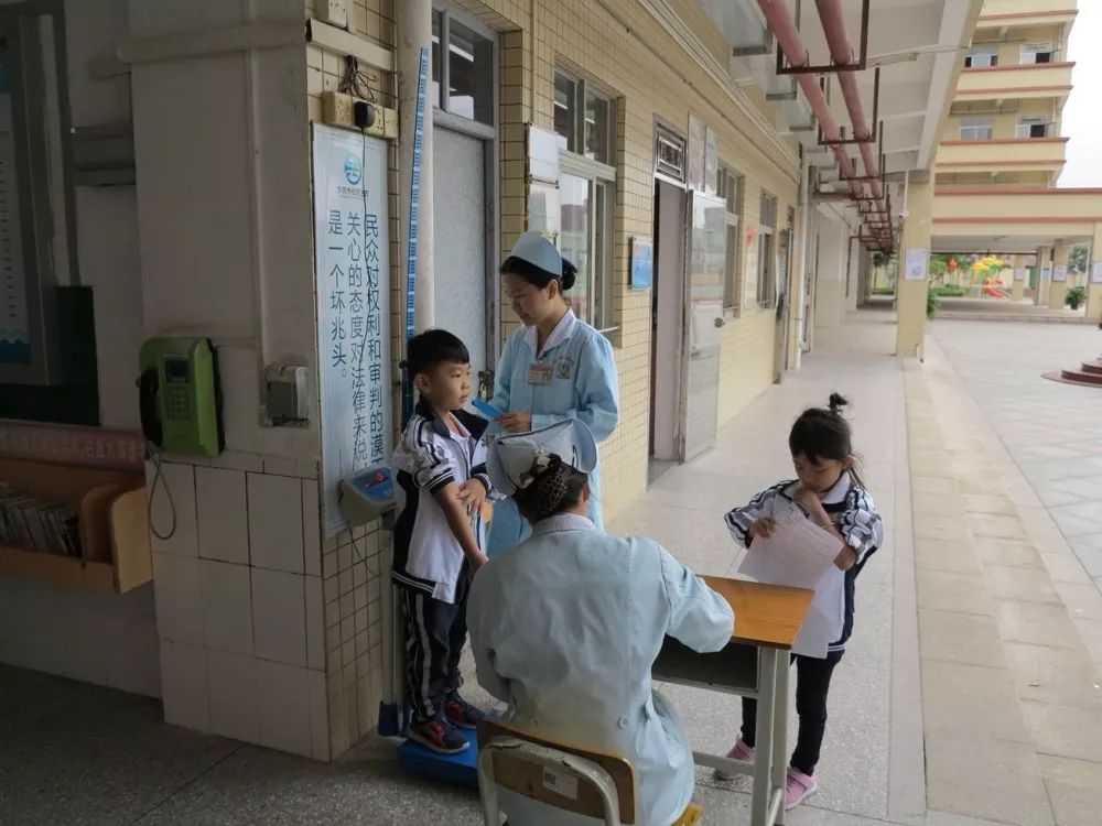 双岗小学开展小学生体检活动