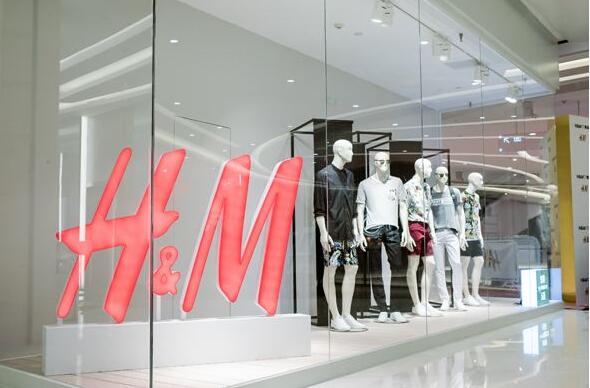 快时尚品牌唱衰，H&M的新零售转型之路要怎么走？-锋巢网