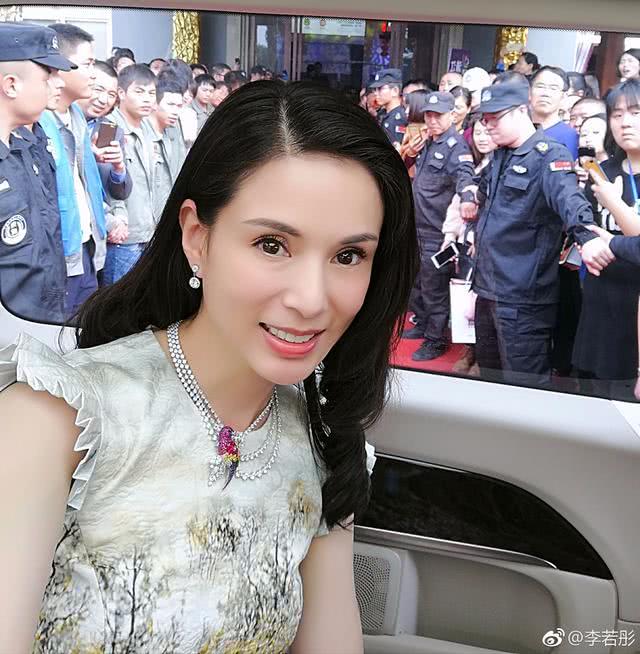 李若彤无p图照片曝光,半老徐娘的她皱纹明显已不是当初的小龙女