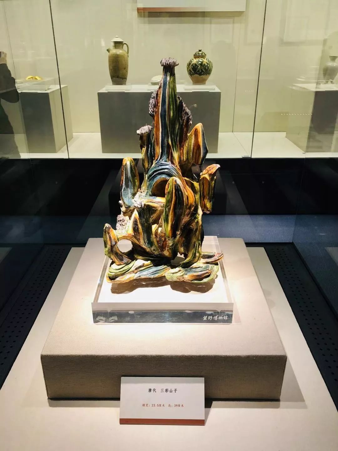 展品介绍一件c位出道的网红展品三彩山子