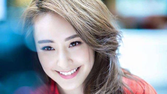 她出道獲梁家輝賞識、29歲簽TVB、開豪車上班和賭王兒子戀愛 娛樂 第2張