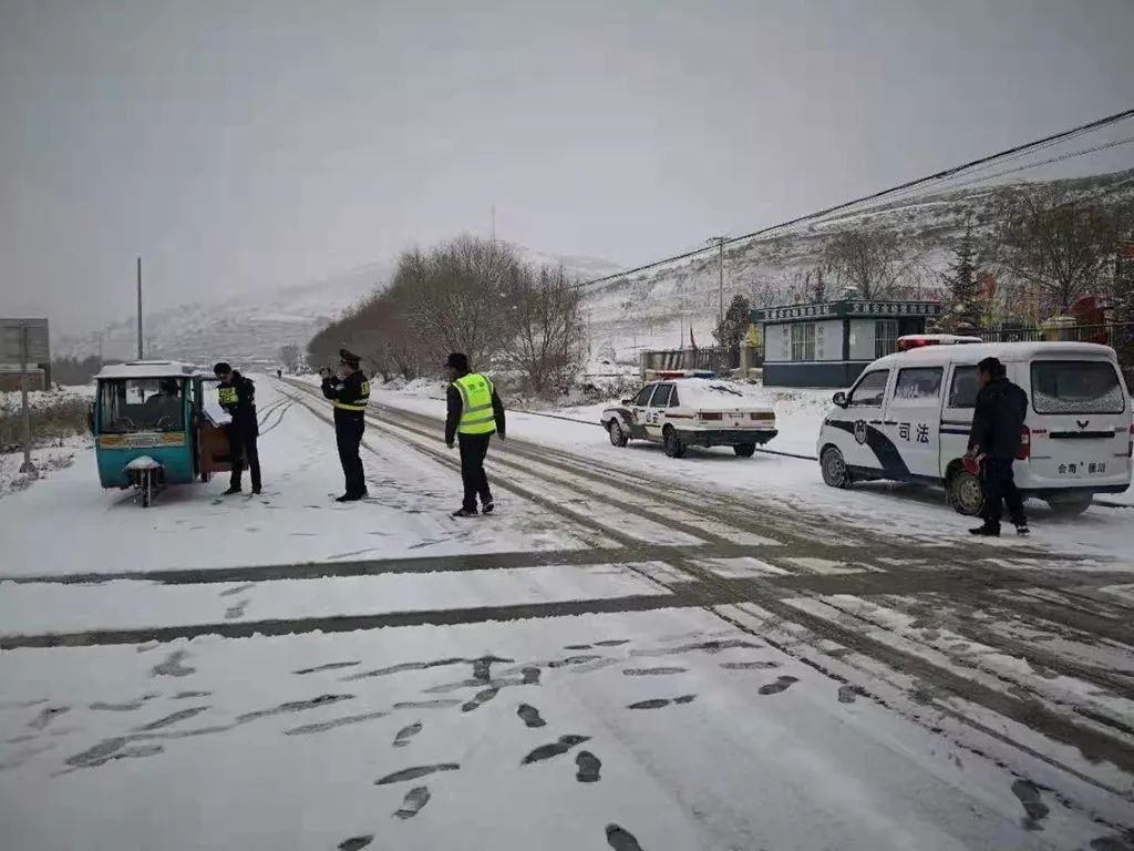 大雪后:候川镇,太平镇,平头川镇,老君镇拍摄到的一幕