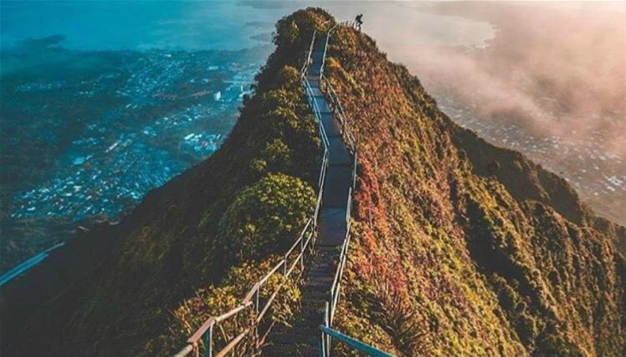 现实版通往天堂的阶梯,地势险峻,事故频发,如今禁止游客参观!