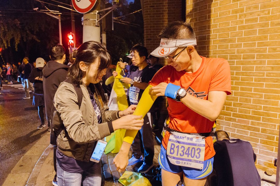 当跑步成为一种生活方式我们就是九游会老哥俱乐部跑道上最懂生活的跑者(图2)