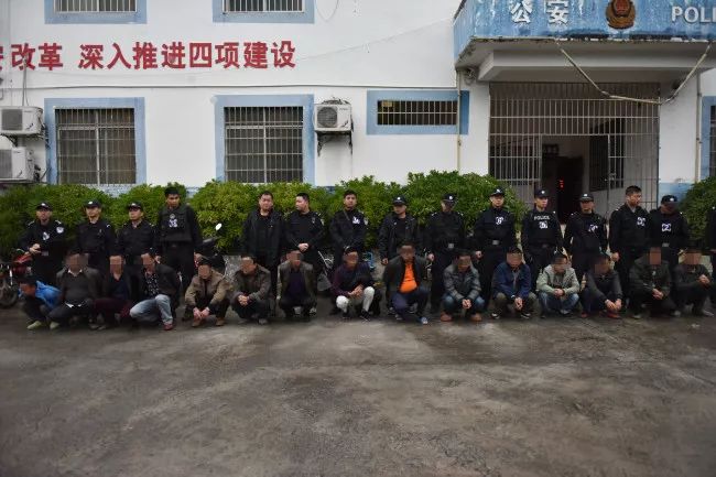 罗城打掉一个涉恶犯罪团伙,抓了17人,其中13人已被拘留