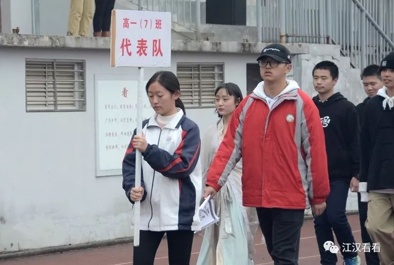 广华中学运动会的超萌入场式家长们快来认领你家的宝贝儿吧