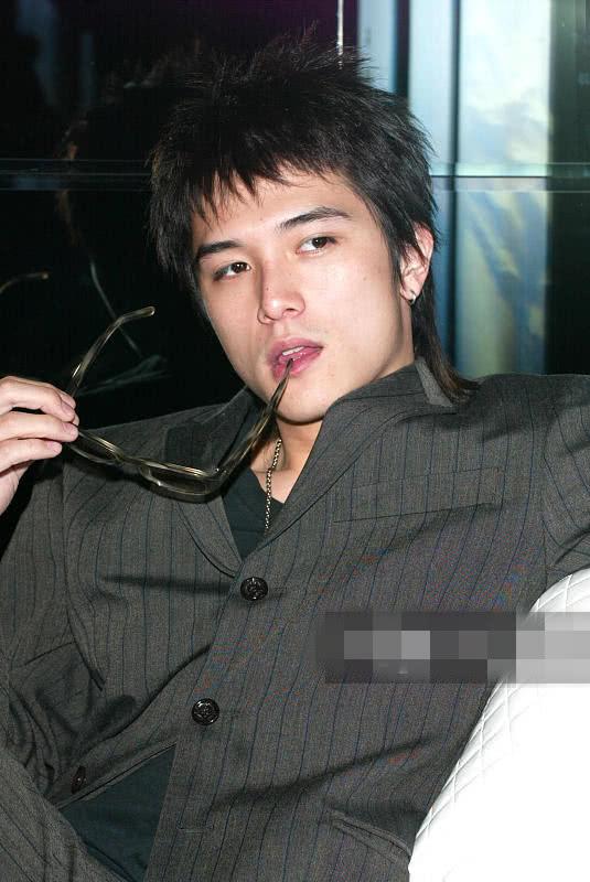 邱澤16年前舊照公開，長相不輸陳冠希，怪不得能「撩動」唐嫣 娛樂 第6張