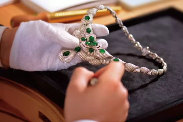  Enchanting Peter Pan Jewelry: Discover the Magic of Neverland-Inspired Accessories