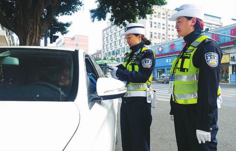 这九朵靓丽警花成了南充城市一道靓丽的风景