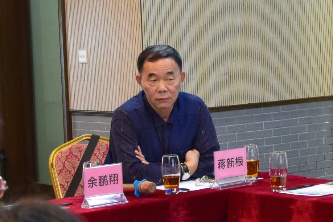 发言中会议结束后,双方还进行了轻松愉快的书法文化交流,余鹏翔将军