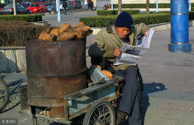 街头的烤地瓜不会买?农村大哥教给一个方法,在家轻松享受美味