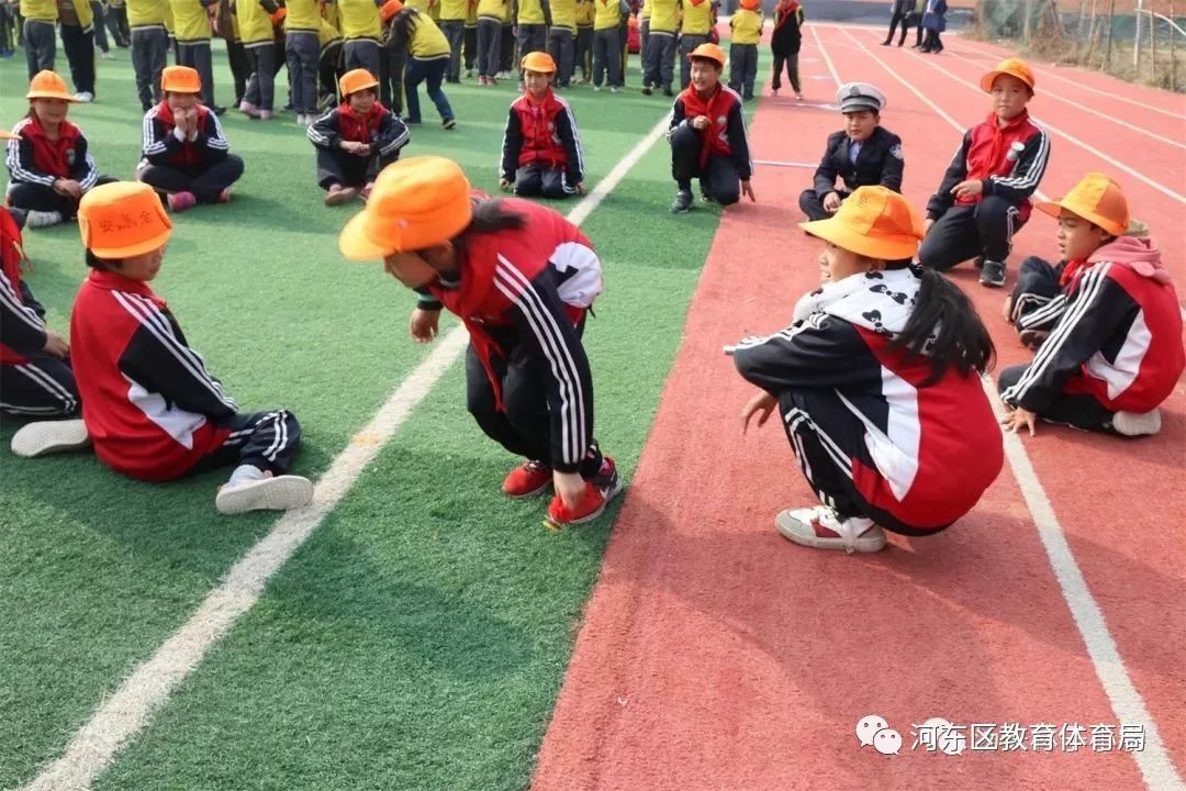 五湖小学 汤头五湖小学大课间活动,分为全校课间操和班级自编活动.