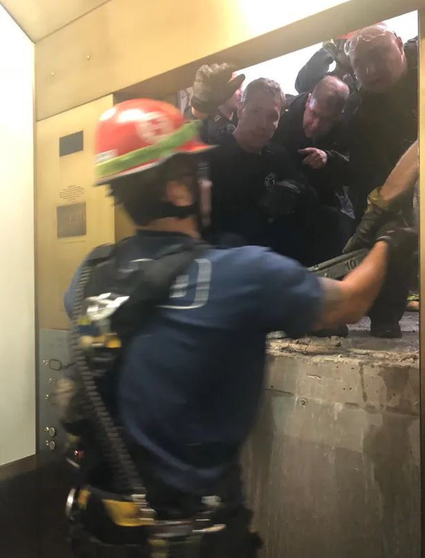 百層高樓電梯急墜84層 消防在中間92層都沒找到門 新聞 第4張