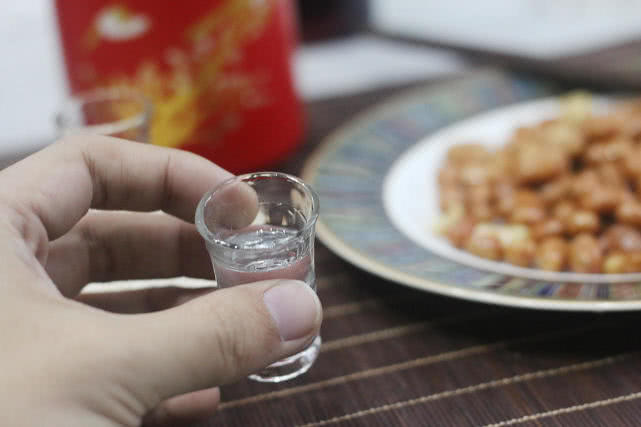 喜悦之时小酌几杯谷小酒喜悦版浓香型白酒体验