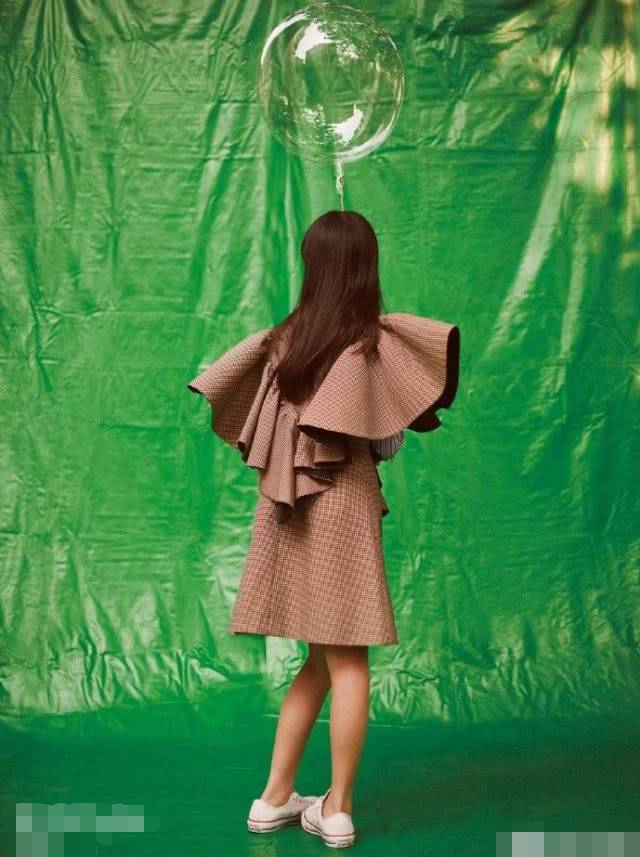 王菲12歲女兒登雜誌封面，成美妝博主後，她無畏唇裂自信當模特 娛樂 第3張