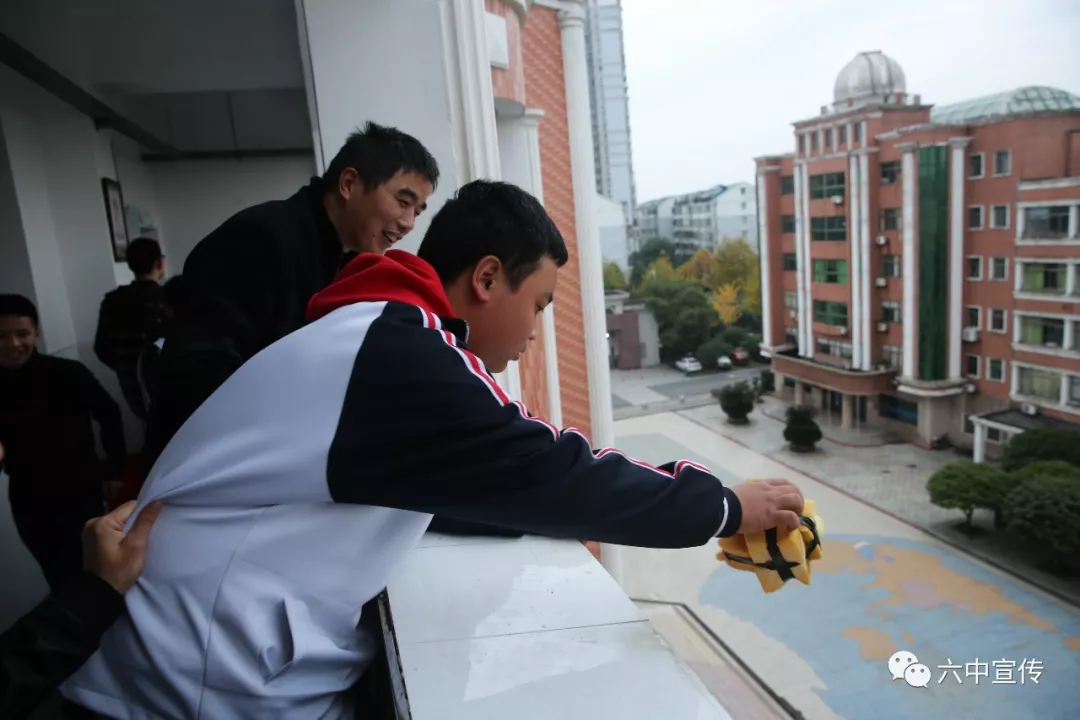 六中学子告诉我们:地球硬,可也没磕破我的鸡蛋 (来源:常德市第六中学)