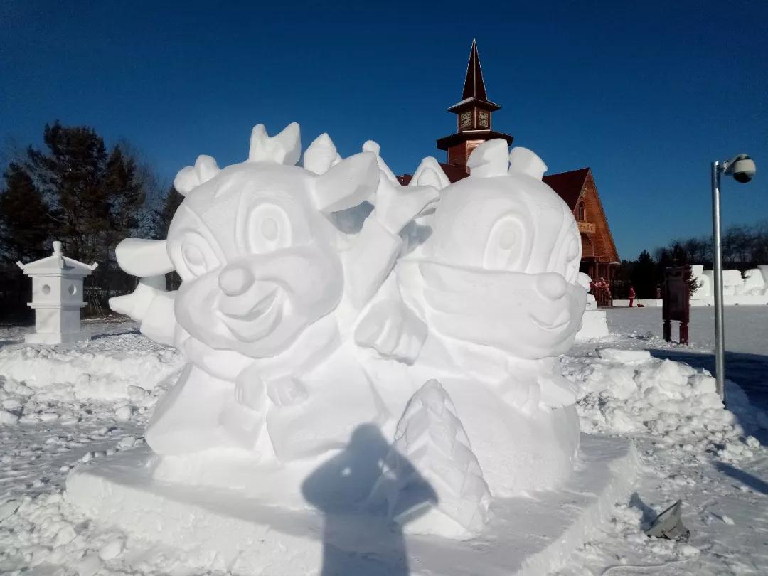 漠河北极村旅游 圣诞村迪士尼雪雕园开园