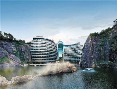 上海佘山世茂洲际酒店是全球首个建造在石坑内的豪华酒店.