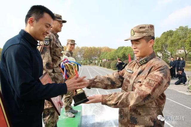 这些士兵拼搏的身影,可能是他们退伍前的"绝版记忆!