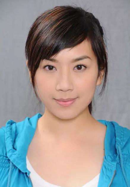 被稱為「小賈靜雯」，從空姐到TVB一姐，她入行10年首次成為視後 娛樂 第10張