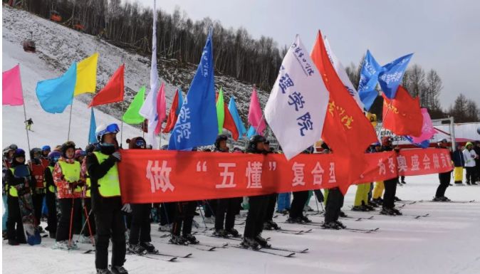 冰雪节"盛况空前 l "政府购买服务",6所中小学冰场启用 l 张家口学院