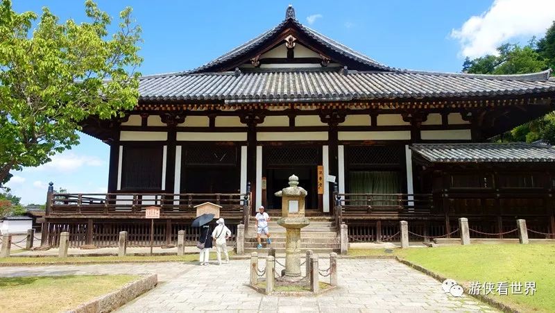 八幡宫供奉应神天皇,比卖神和神功皇后,是日本幕府和将军的保护神