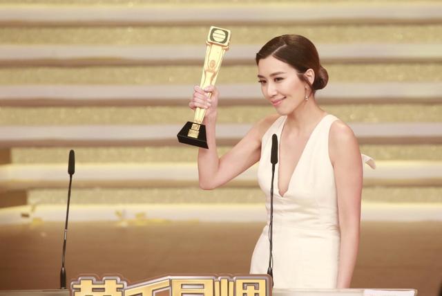 被稱為「小賈靜雯」，從空姐到TVB一姐，她入行10年首次成為視後 娛樂 第1張