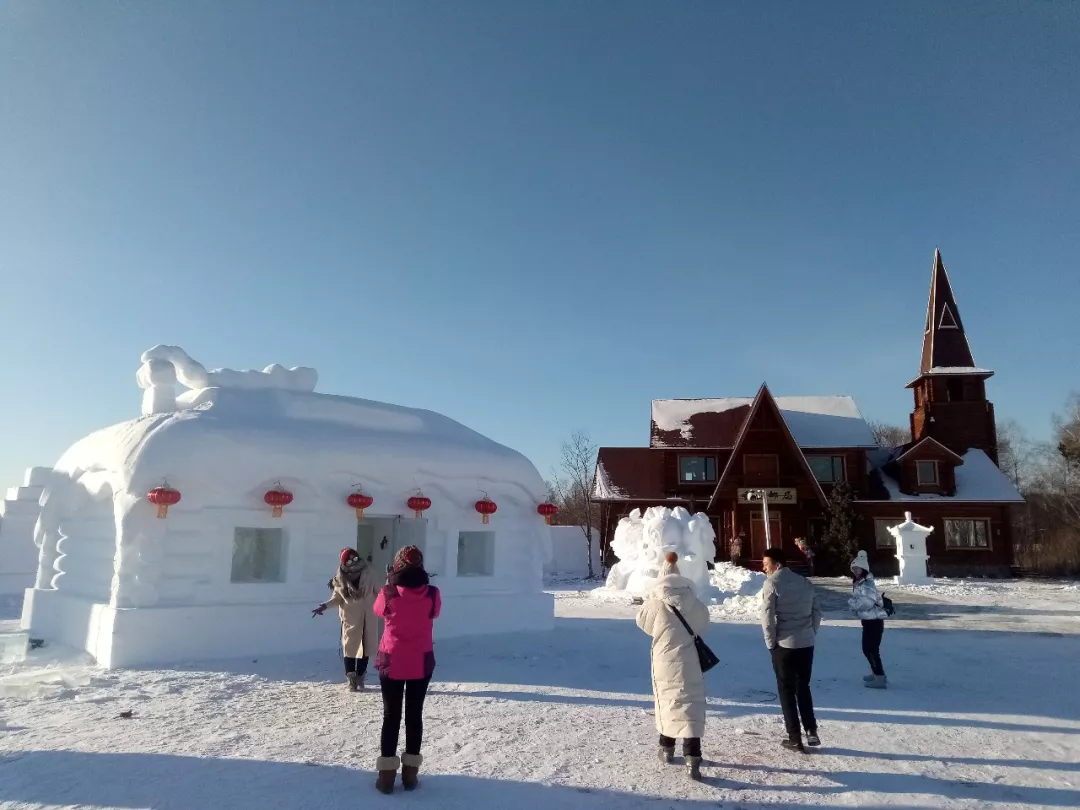 漠河北极村旅游 圣诞村迪士尼雪雕园开园