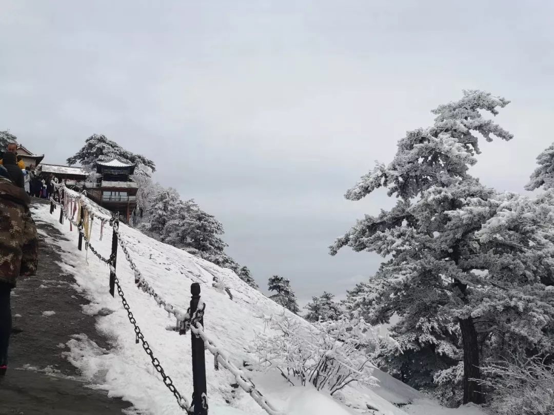 华山冬雪又被誉为"五绝"之一,是摄影爱好者理想中的追求.