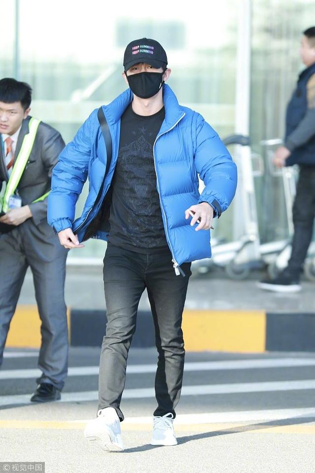 李晨最新機場照：小腹突出身材走形嚴重，看眼神都感覺到他很累 娛樂 第3張