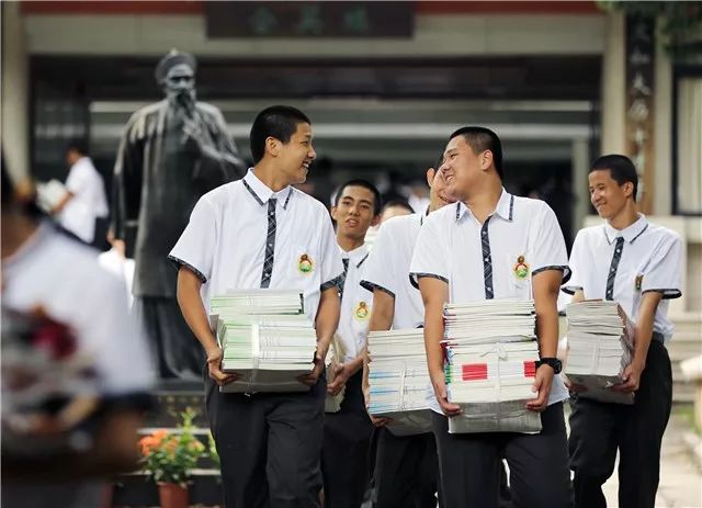 广雅校服荣获广东省中小学特色校服大赛一等奖