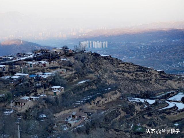 冬日的兰州大尖山大地的指纹宛如一幅幅中国水墨画