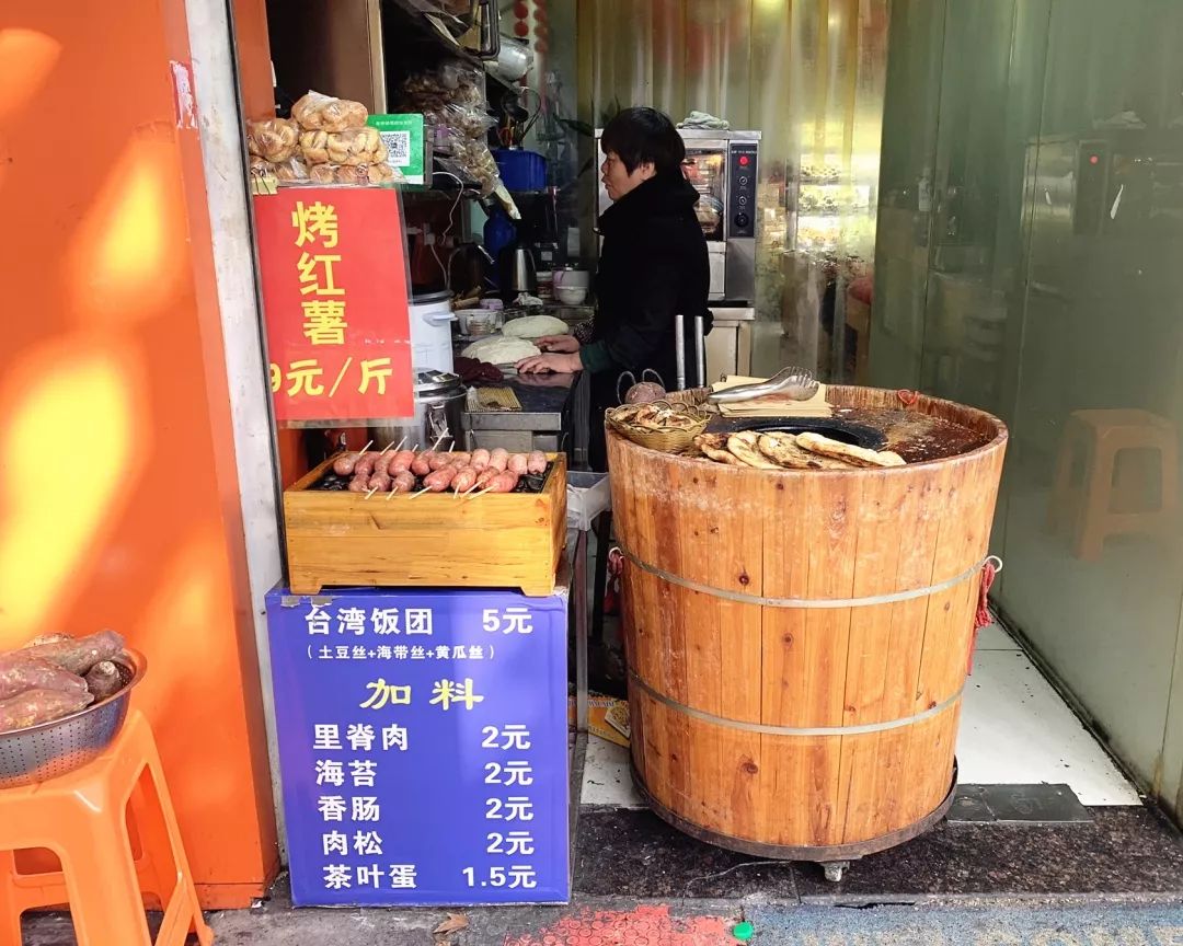 要说它家的招牌那一定就是葱肉烧饼了