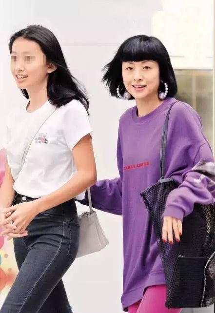 陳奕迅14歲女兒被曝與男生親密逛街，徐濠縈：已經見過女兒男友 娛樂 第5張