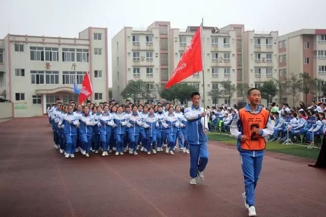 成都列五中学大邑分校举办第十八届学生艺体节