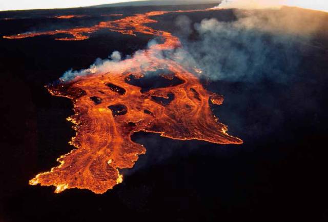 1984 年3 月25 日,美国夏威夷mauna loa 火山喷发