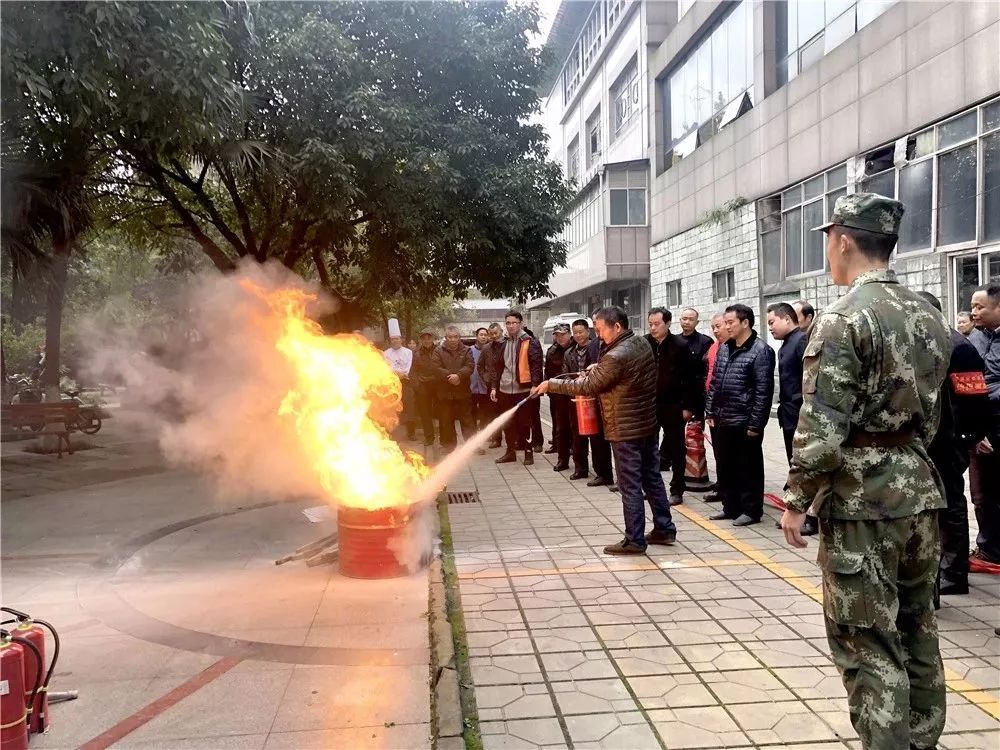 桂湖街道人口_夜晚街道图片