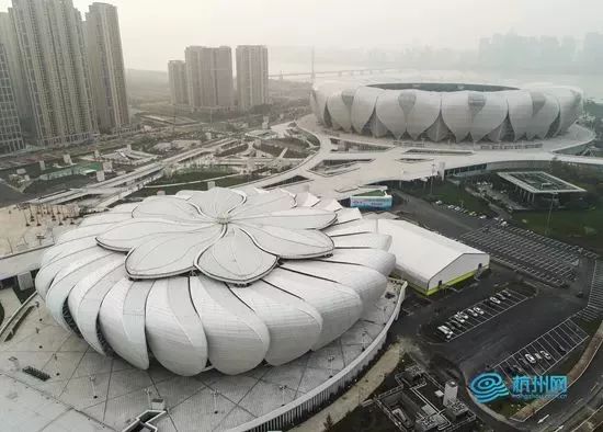 比赛场馆 "小莲花"的建设也已接近尾声.