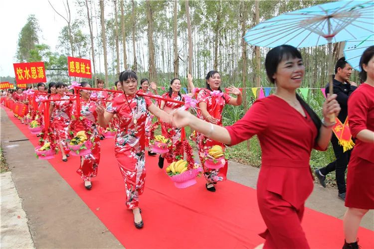 高清航拍洋桥镇桂西村,一百五十多位外嫁金花回娘家,场面轰动…(附