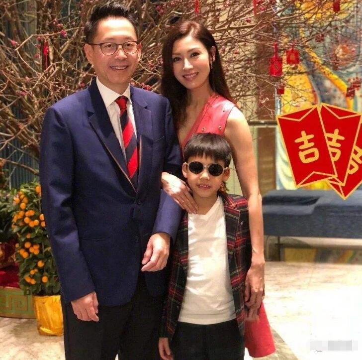 48歲李嘉欣結婚10周年幸福曬照秀恩愛，與老公甜蜜相擁容顏如少女 娛樂 第6張