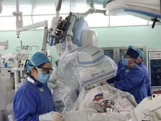 中山医院心脏团队高龄濒危患者成功实施ECM