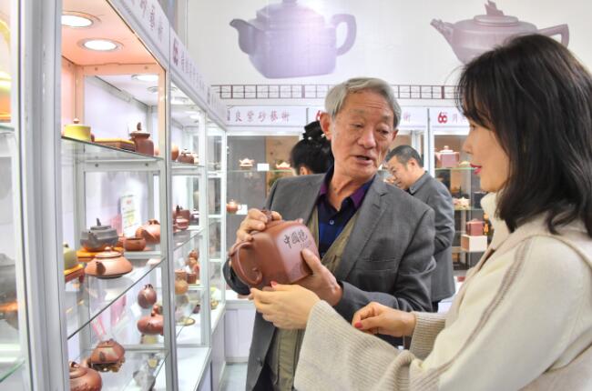 程辉师徒紫砂展亮相2018中国(广州)国际茶业博览会