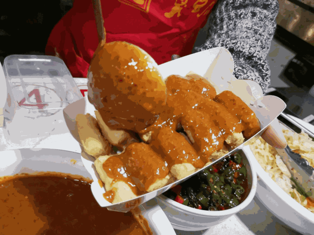 【爱宁 | 夜市】庄里最火爆的一条小吃gai!10块钱带你吃吃吃!