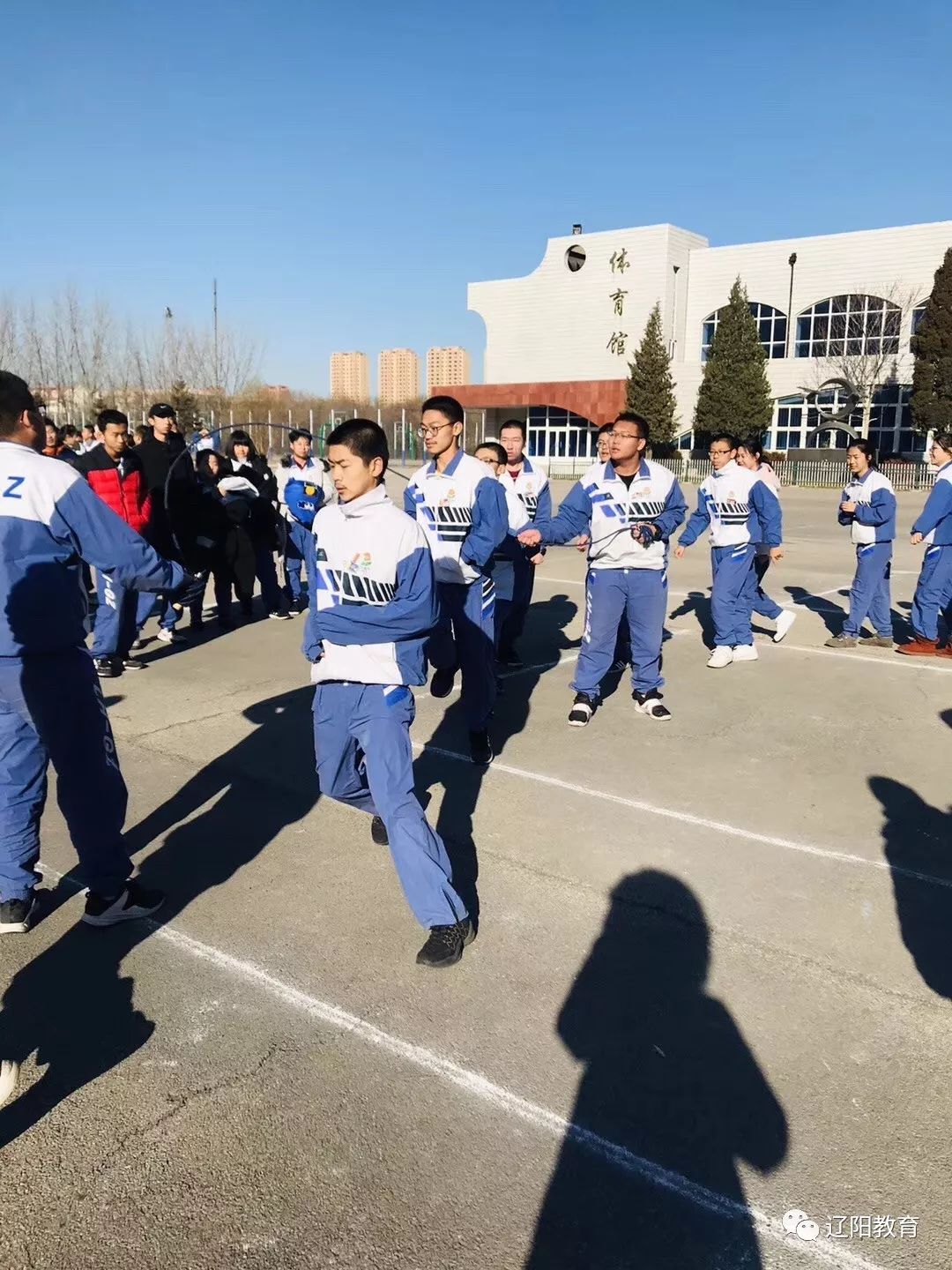 辽化高中高一年部举行跳绳比赛