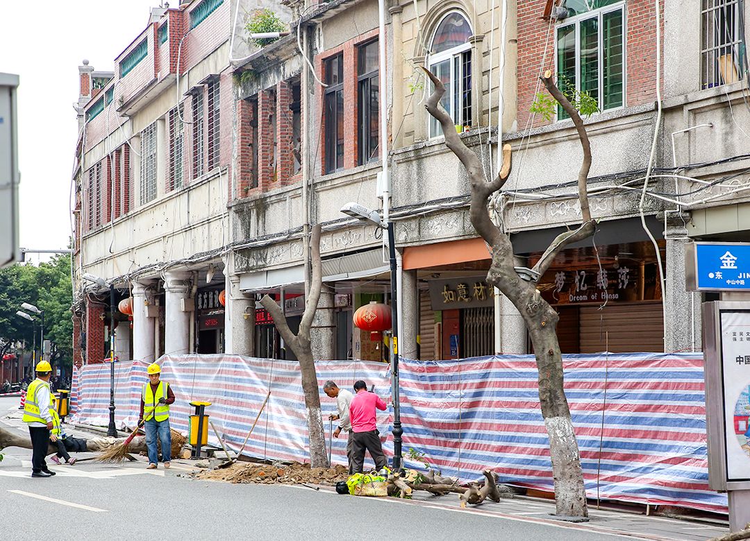 这条承载着泉州人重要记忆的街道,现在正经历着一场短暂的"道别".