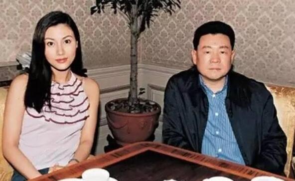 48歲李嘉欣結婚10周年幸福曬照秀恩愛，與老公甜蜜相擁容顏如少女 娛樂 第4張