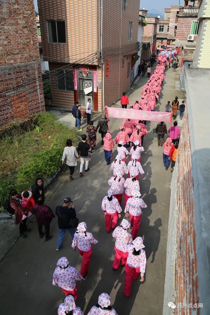 直击连州西岸东村200多名外嫁女集体回娘家,轰动整条村!